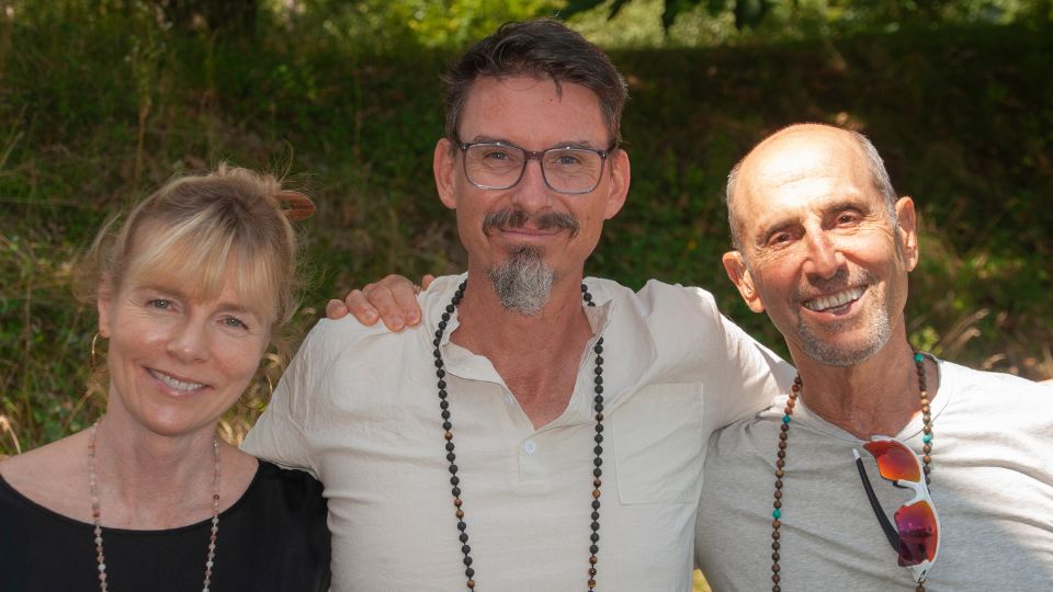 Amana und Krish Trobe zusammen mit Madhava