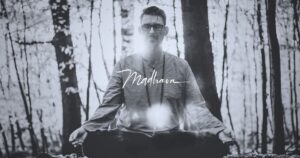 Madhava-meditiert-im-Wald